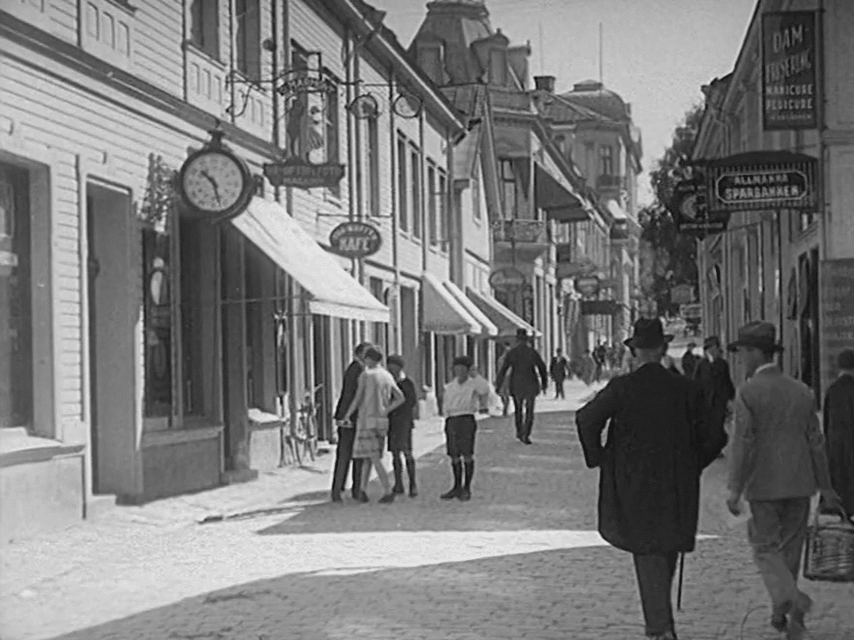 Gatuvy från Härnösand 1927.