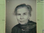 Ett passfotografi av en äldre kvinna, Ingmar Bergmans mor.