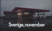 Öde bensinmack med texten "Sverige, november".
