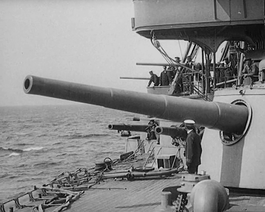 Kanoner på pansarbåten "Äran", omkring 1911.