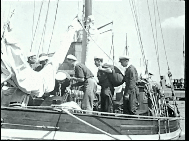 En grupp jungmanscouter ombord på havskryssaren Biscaya vid slutet av 1940-talet.