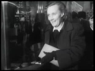En leende Astrid Lindgren på premiären för långfilmen Pippi Långstrump (1949).